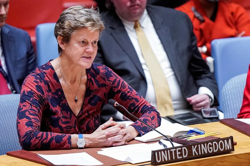 &copy; Reuters. FOTO DE ARCHIVO: La embajadora británica ante Naciones Unidas, Barbara Woodward, habla durante una reunión de los miembros del Consejo de Seguridad de la ONU en la sede de Naciones Unidas en Nueva York, Estados Unidos, 27 de octubre de 2022. REUTERS/Edu