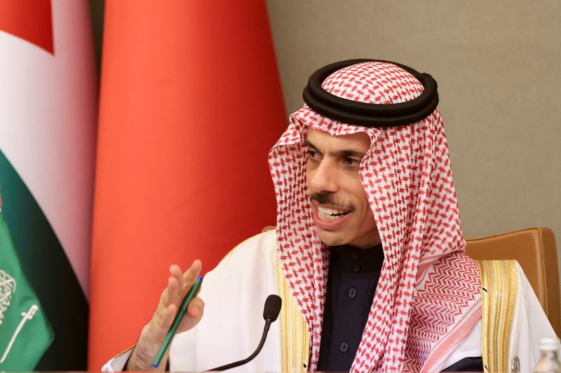 &copy; Reuters. وزير الخارجية السعودية الأمير فيصل بن فرحان آل سعود خلال مؤتمر صحفي في الرياض يوم الجمعة. تصوير: أحمد يسري - رويترز. 