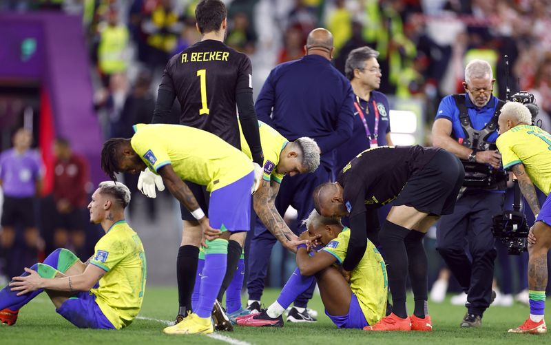 &copy; Reuters. Jogadores da seleção brasileira após eliminação para a Croácia nas quartas de final da Copa do Mundo do Catar
09/12/2022 REUTERS/Suhaib Salem