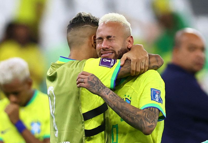 &copy; Reuters. Neymar chora após eliminação do Brasil na Copa do Mundo
09/12/2022
REUTERS/Hannah Mckay