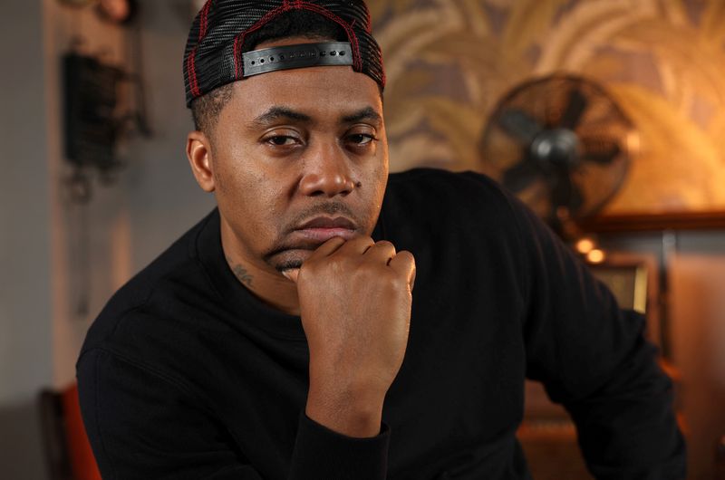 © Reuters. Rapper Nas poses for a photo at Sweet Chick restaurant in Los Angeles, California, U.S., February 9, 2022.  REUTERS/Mario Anzuoni