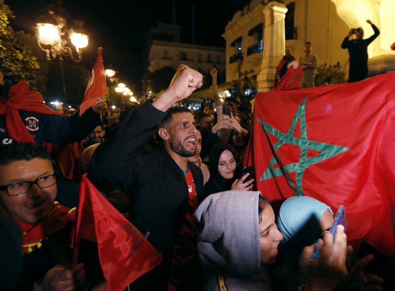 &copy; Reuters. Torcida por Marrocos na Tunísia
 10/12/2022    REUTERS/Zoubeir Souissi