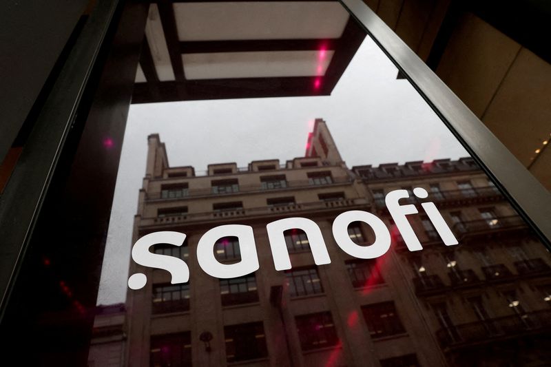 &copy; Reuters. FILE PHOTO: Sanofi's logo at the company's headquarters in Paris, France, February 4, 2022. REUTERS/Benoit Tessier
