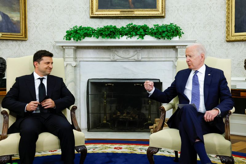 &copy; Reuters. FILE PHOTO: U.S. President Joe Biden gestures as he meets with Ukraine's President Volodymyr Zelenskiy in the Oval Office at the White House in Washington, U.S., September 1, 2021. REUTERS/Jonathan Ernst 