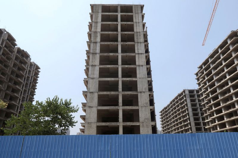 &copy; Reuters. FILE PHOTO: Unfinished apartment buildings stand at a residential complex developed by Jiadengbao Real Estate in Guilin, Guangxi Zhuang Autonomous Region, China September 17, 2022. REUTERS/Eduardo Baptista