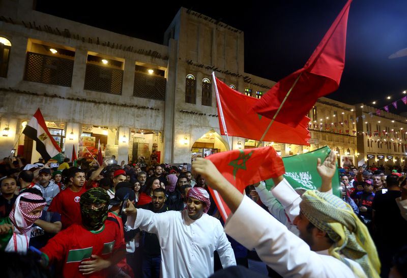 &copy; Reuters. Foto de archivo de aficionados de Marruecos celebrando el pase de su selección a las semifinales de la Copa del Mundo. Doha, Qatar. 10 de diciembre de 2022.
REUTERS/Ibraheem Al Omari