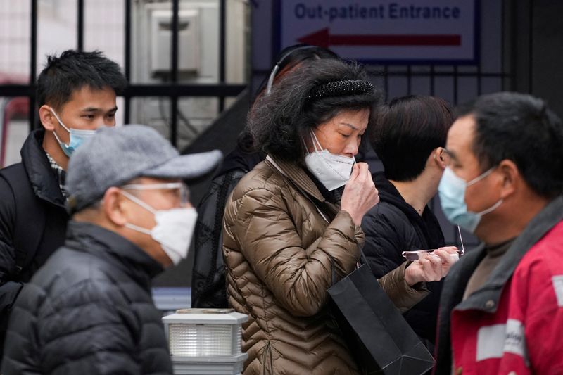 &copy; Reuters. A woman takes a rapid antigen test for COVID-19 at an entrance of a hospital, as coronavirus disease (COVID-19) outbreaks continue in Shanghai, China, December 12, 2022. REUTERS/Aly Song