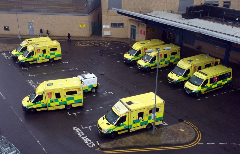 © Reuters. FILE PHOTO: Ambulances are seen parked outside of the Queen's Hospital in Romford, amid the spread of the coronavirus disease (COVID-19) pandemic in London, Britain, January 11, 2022. Picture taken with a drone. REUTERS/Hannah McKay/File Photo