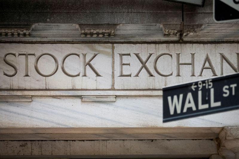 © Reuters. FILE PHOTO: The Wall Street entrance to the New York Stock Exchange (NYSE) is seen in New York City, U.S., November 15, 2022. REUTERS/Brendan McDermid/File Photo