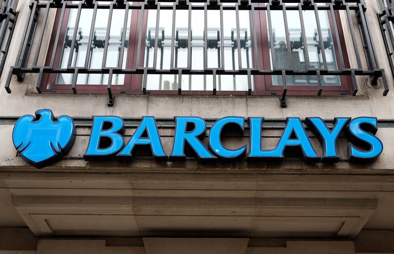 &copy; Reuters. Il logo Barclays presso una filiale a Londra.  REUTERS/Peter Nicholls/