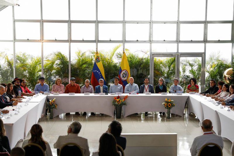 &copy; Reuters. Delegações do governo da Colômbia e do grupo guerrilheiro Exército de Libertação Nacional (ELN) durante negociações em Caracas
12/12/2022 REUTERS/Leonardo Fernandez Viloria