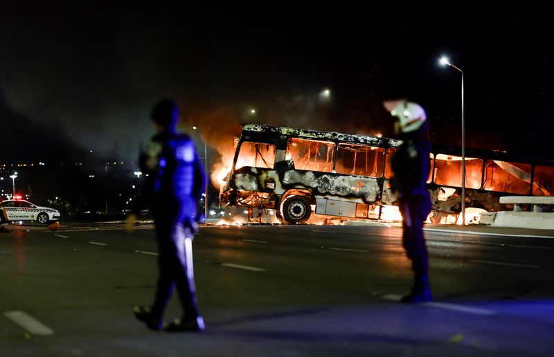 &copy; Reuters. Ônibus queimados por manifestantes bolsonaristas em Brasília
12/12/2022
REUTERS/Ueslei Marcelino