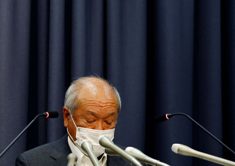 &copy; Reuters. FILE PHOTO: Japan's Finance Minister Shunichi Suzuki attends a news conference after Japan intervened in the currency market for the first time since 1998 to shore up the battered yen in Tokyo, Japan September 22, 2022. REUTERS/Kim Kyung-Hoon/File Photo