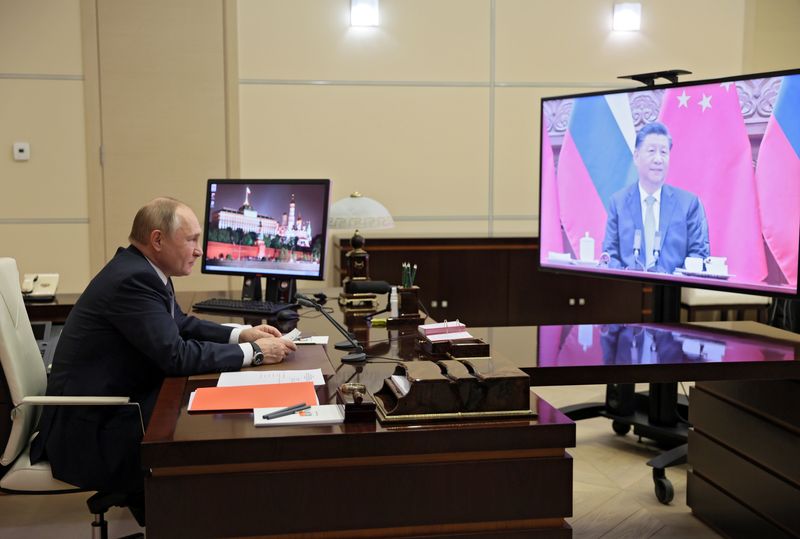 Putin, Xi to hold talks by year-end - Vedomosti