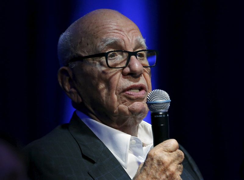 © Reuters. FILE PHOTO: Rupert Murdoch, Executive Chairman of News Corp and 21st Century Fox, takes part as a judge during a global start up showcase at the Wall Street Journal Digital Live (WSJDLive) conference at the Montage hotel in Laguna Beach, California, October 20, 2015. REUTERS/Mike Blake