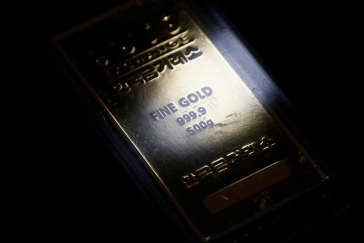 &copy; Reuters. Imagen de archivo de un lingote de oro en la Korea Gold Exchange de Seúl, Corea del Sur.