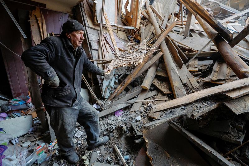 &copy; Reuters. Ataque em Horlivka, na região de Donetsk
 13/12/2022   REUTERS/Alexander Ermochenko