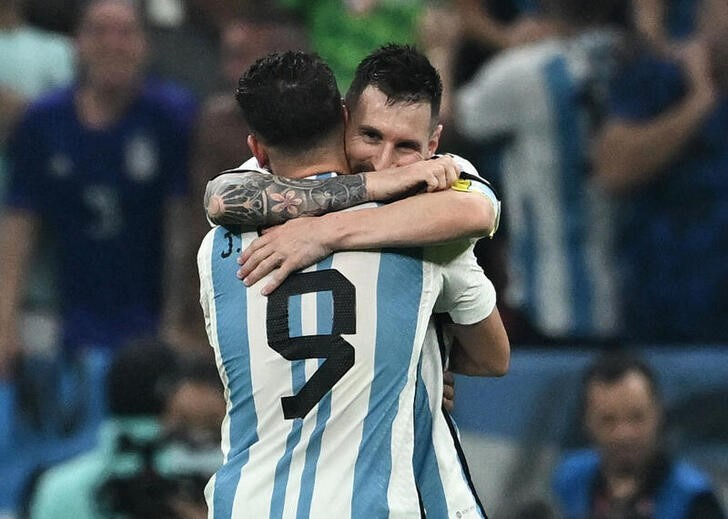 Messi y Álvarez llevan a Argentina a la final del Mundial con triunfo 3-0  sobre Croacia Por Reuters