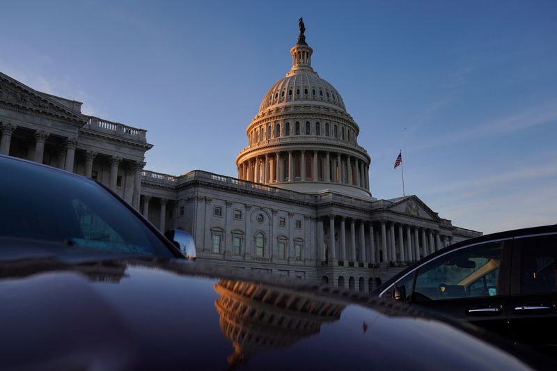 © Reuters. The exterior of the U.S. Capitol is seen at sunset in Washington, U.S., December 13, 2022. REUTERS/Sarah Silbiger