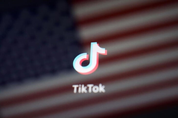 &copy; Reuters. 　１２月１３日、米上院のマルコ・ルビオ議員（共和党）は、人気の中国系動画投稿アプリ「ＴｉｋＴｏｋ（ティックトック）」を禁止する超党派法案を発表した。写真は同社のロゴと米国