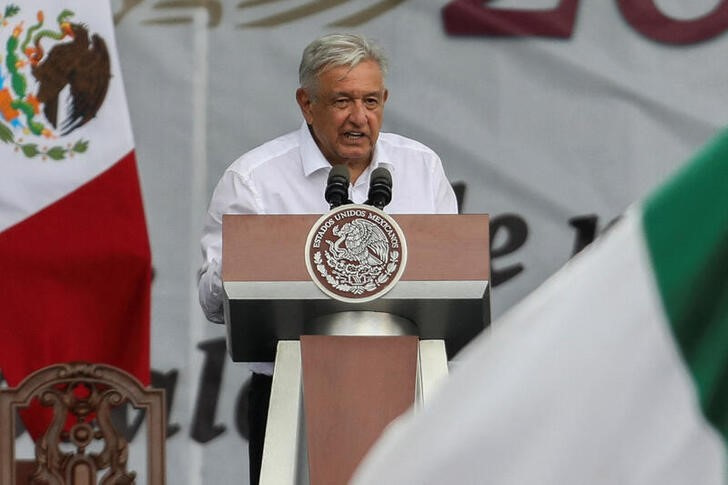 &copy; Reuters. 　１２月１３日、メキシコのロペス・オブラドール大統領（写真）は、民主的に選出されたペルーのカスティジョ前大統領の罷免を批判し、ペルーとの関係を保留すると表明した。写真は１