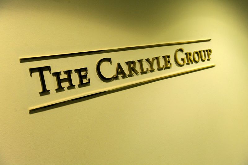 &copy; Reuters. FILE PHOTO: A general view of the lobby outside the Carlyle Group offices in Washington, May 3, 2012.  REUTERS/Jonathan Ernst/File Photo