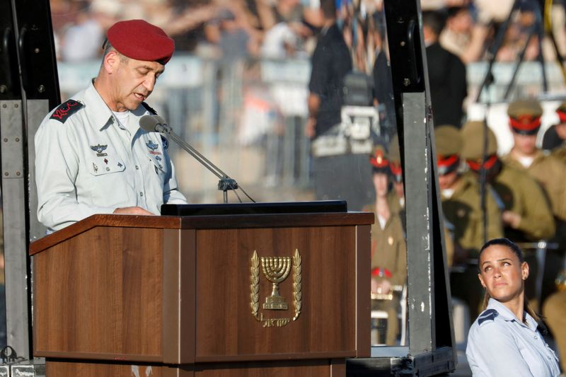 © Reuters. FILE PHOTO: Israeli Chief of Staff Aviv Kohavi speaks at the Israeli Air Force pilots' graduation ceremony at Hatzerim air base in southern Israel June 27, 2019. REUTERS/Amir Cohen/File Photo