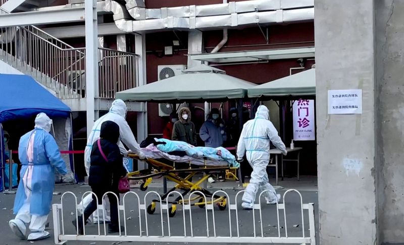 &copy; Reuters. FILE PHOTO: Medical staff moves a patient into a fever clinic at Chaoyang Hospital in Beijing, China December 13, 2022, in this screen grab taken from a Reuters TV video. REUTERS TV via REUTERS