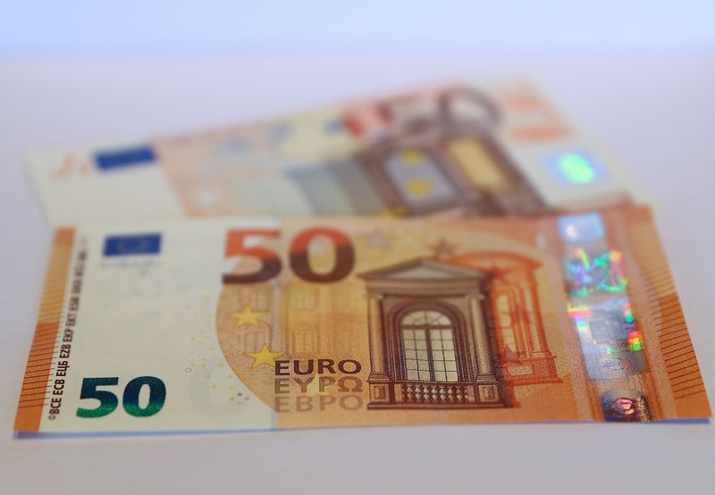 &copy; Reuters. Le billet de 50 euros présenté au siège de la Banque centrale allemande (Bundesbank) à Francfort, Allemagne. /Photo prise le 16 mars 2017/REUTERS/Kai Pfaffenbach