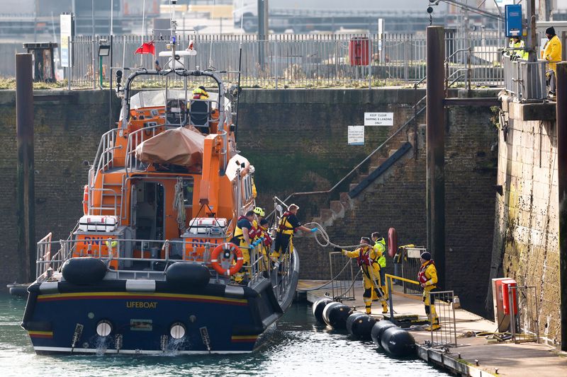 &copy; Reuters. Operação de resgate a imigrantes em Dover
 14/12/2022   REUTERS/Peter Nicholls