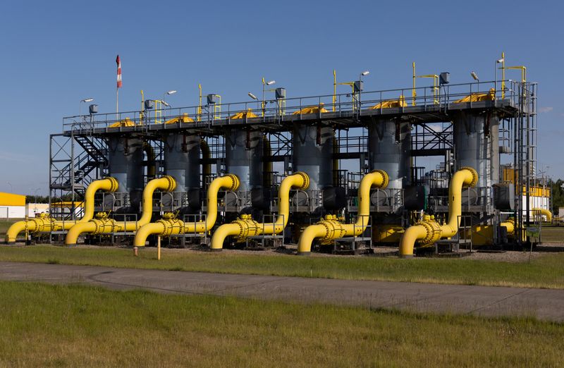 © Reuters. FILE PHOTO: The gas compressor station, a part of Polish section of the Yamal pipeline that links Russia with western Europe which is owned by a joint venture of Gazprom and PGNiG but it is operated by Poland's state-owned gas transmission company Gaz-System, is seen in Gabinek near Wloclawek, Poland May 23, 2022.REUTERS/Kacper Pempel/File Photo