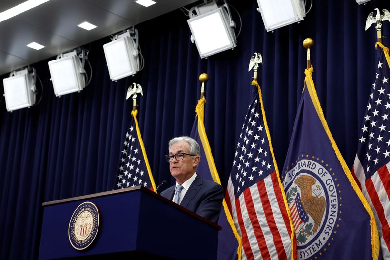© Reuters. Federal Reserve Board Chairman Jerome Powell speaks during a news conference following the announcement that the Federal Reserve raised interest rates by half a percentage point, at the Federal Reserve Building in Washington, U.S., December 14, 2022. REUTERS/Evelyn Hockstein