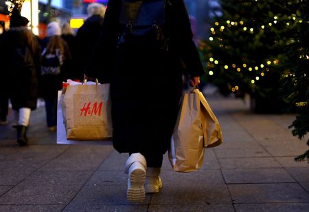 H&M shares drop as Sept-Nov sales fail to impress By Reuters