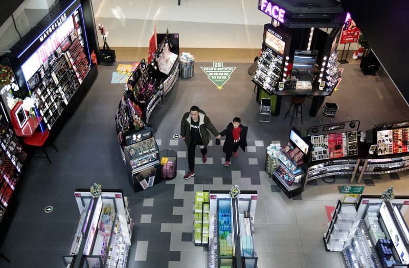&copy; Reuters. Shopping center em Pequim
14/12/2018. REUTERS/Jason Lee/Files