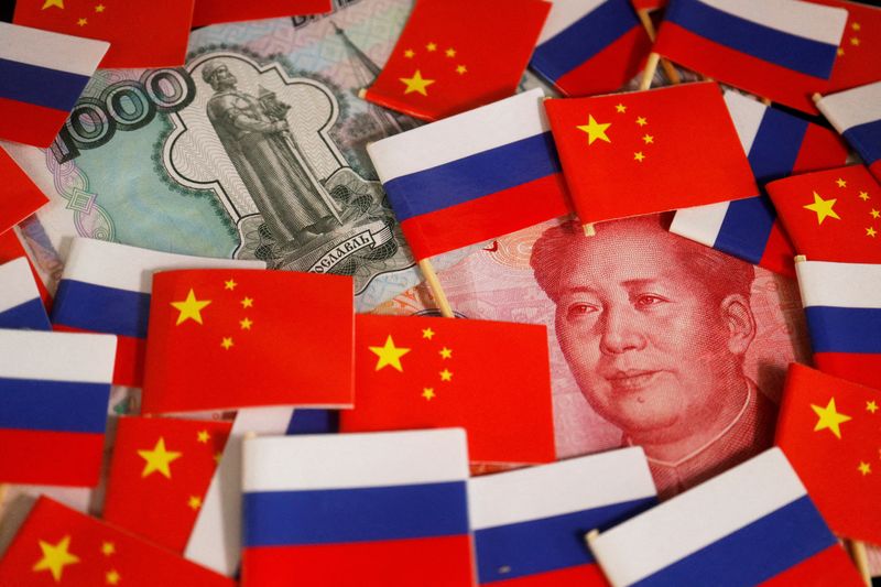 &copy; Reuters. FILE PHOTO: Banknotes of Chinese yuan and Russian rouble are seen amid flags of China and Russia in this illustration picture taken September 15, 2022. REUTERS/Florence Lo/Illustration/File Photo