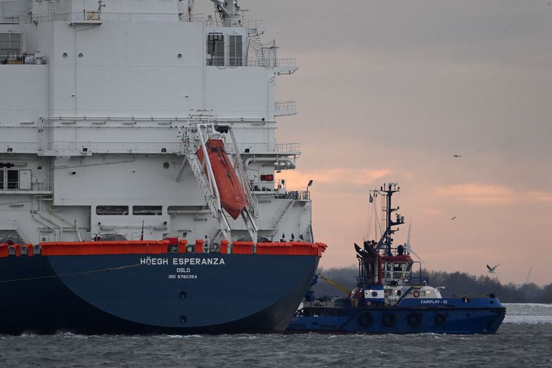 © Reuters. Floating Storage Regasification Unit (FSRU) ship 