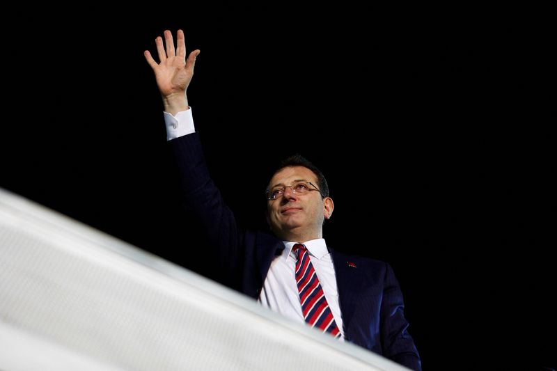 &copy; Reuters. FILE PHOTO: Istanbul Mayor Ekrem Imamoglu greets his supporters as they gather in front of his office as a Turkish court sentenced Imamoglu to more than two years in prison and imposed a political ban for insulting public officials, in Istanbul, Turkey De