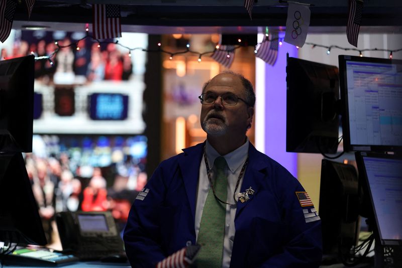 &copy; Reuters. Un trader travaille sur le parquet de la Bourse de New York (NYSE) pendant l'annonce de la Réserve fédérale à New York, aux États-Unis /Photo prise le 14 décembre 2022/REUTERS/Andrew Kelly