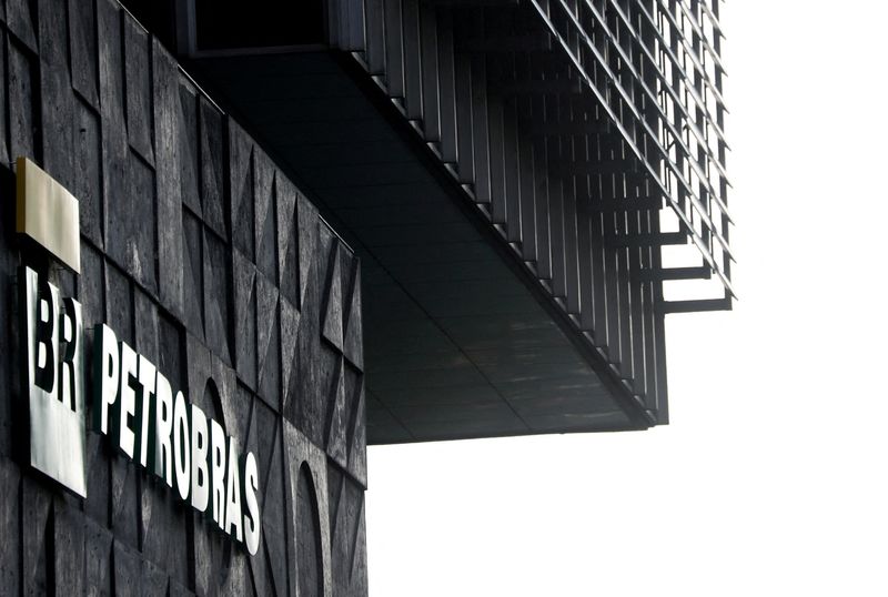 &copy; Reuters. FILE PHOTO: A logo of Brazil's state-run Petrobras oil company is seen at their headquarters in Rio de Janeiro, Brazil October 16, 2019. REUTERS/Sergio Moraes/File Photo