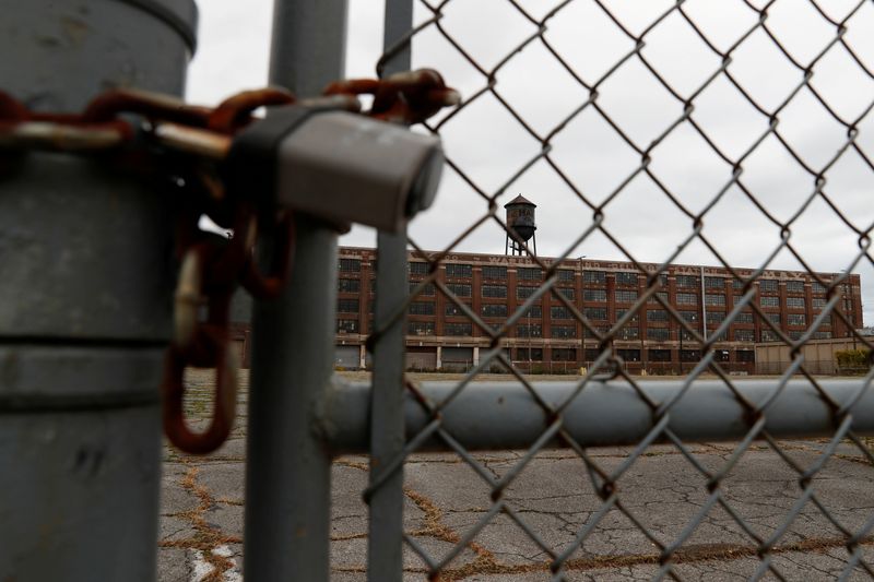 &copy; Reuters. FILE PHOTO: A closed factory is seen behind a locked fence in Cleveland, Ohio, U.S., October 24, 2020.  REUTERS/Shannon Stapleton/File Photo