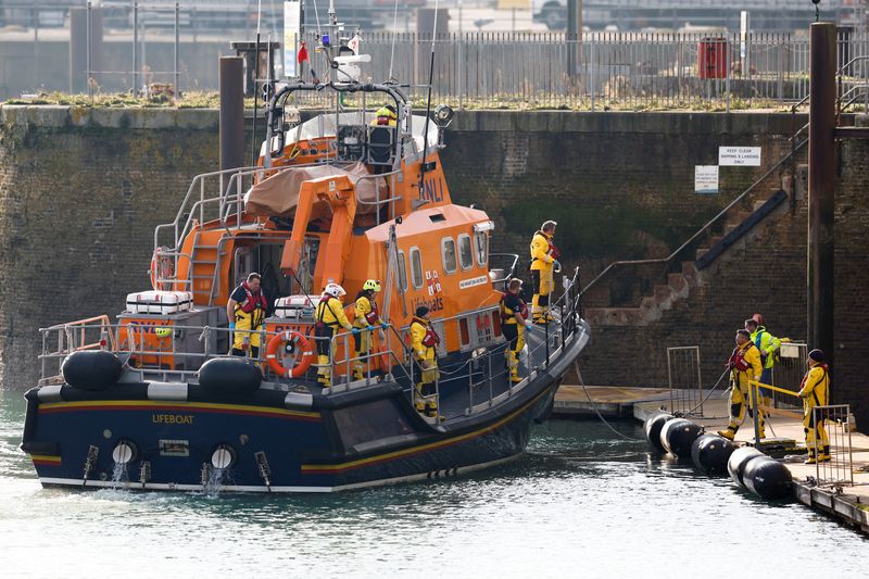 &copy; Reuters. FOTO DE ARCHIVO: Operació de rescate de inmigranets en Dover, Gran Bretaña, 14 de diciembre del 2022. REUTERS/Peter Nicholls