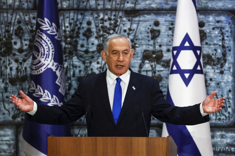 © Reuters. FILE PHOTO: Benjamin Netanyahu speaks during a ceremony where Israel President Isaac Herzog hands him the mandate to form a new government following the victory of the former premier's right-wing alliance in this month's election at the President's residency in Jerusalem November 13, 2022. REUTERS/ Ronen Zvulun/File Photo