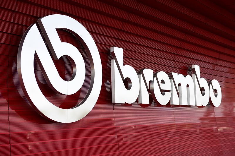 © Reuters. FILE PHOTO: The logo of Brembo is seen at its headquarters in Bergamo, Italy October 7, 2019. REUTERS/Flavio Lo Scalzo
