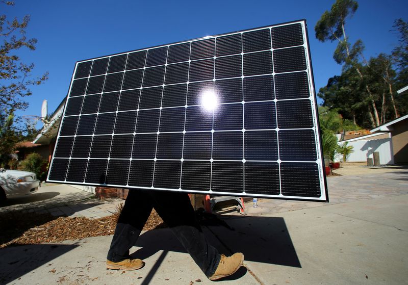 &copy; Reuters. FILE PHOTO: A solar installer carries a solar panel during an installation  at a residential home in Scripps Ranch, San Diego, California, U.S. October 14, 2016. Picture taken October 14, 2016.       REUTERS/Mike Blake/File Photo