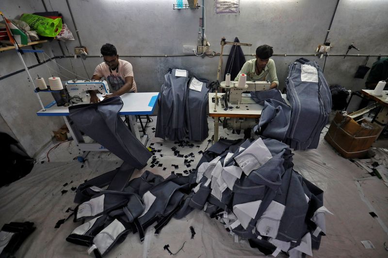 &copy; Reuters. Workers sew jeans in a garments manufacturing unit in Ahmedabad, India, December 13, 2022. REUTERS/Amit Dave