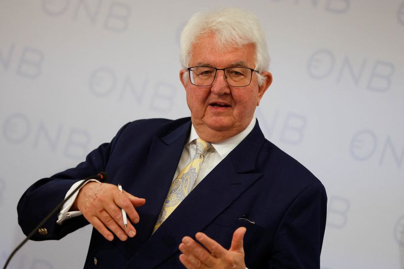 © Reuters. European Central Bank policymaker Robert Holzmann holds a news conference on the latest economic forecasts by the Austrian National Bank, which he heads, the day after a scheduled rate-setting meeting in Vienna, Austria, December 16, 2022. REUTERS/Lisa Leutner