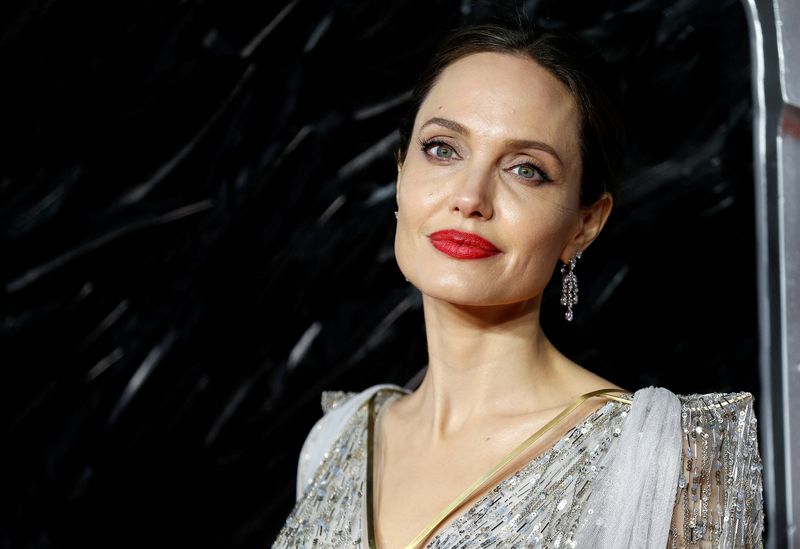 Angelina Jolie leaves U.N. refugee agency after more than 20 years