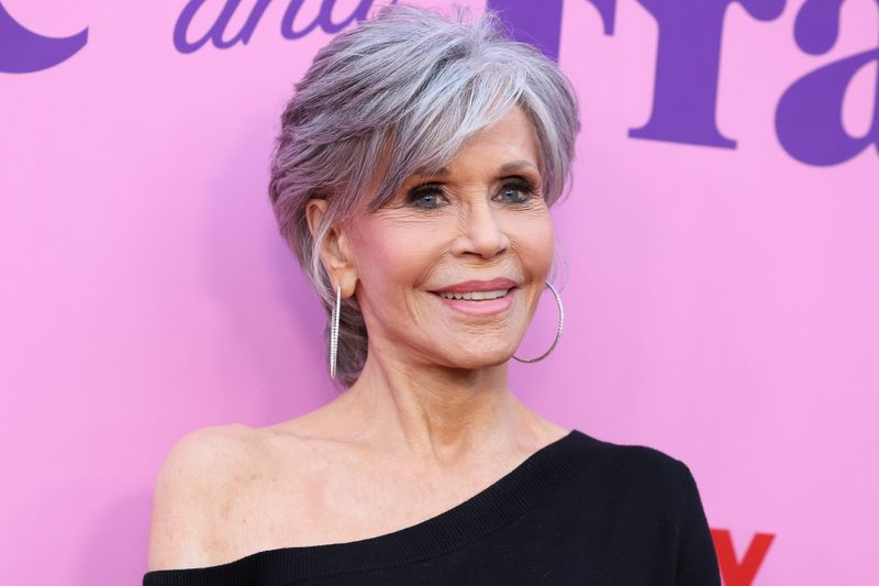 &copy; Reuters. FOTO DE ARCHIVO: Jane Fonda, miembro del reparto, asiste a un evento especial de la serie de televisión "Grace and Frankie" en Los Ángeles, California, Estados Unidos. 23 de abril, 2022. REUTERS/Mario Anzuoni/Archivo
