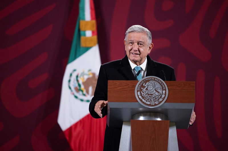 © Reuters. Mexico's President Andres Manuel Lopez Obrador speaks during a news conference where he condemned an apparent assassination attempt on a prominent news anchor and critic of the president, at National Palace in Mexico City, Mexico, December 16, 2022. REUTERS/Mexico's Presidency/Handout via REUTERS