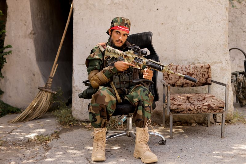 &copy; Reuters. FILE PHOTO: A Taliban soldier sits outside a news conference where Taliban officials announced they will start issuing passports to its citizens again following months of delays that hampered attempts by those trying to flee the country after the Taliban 